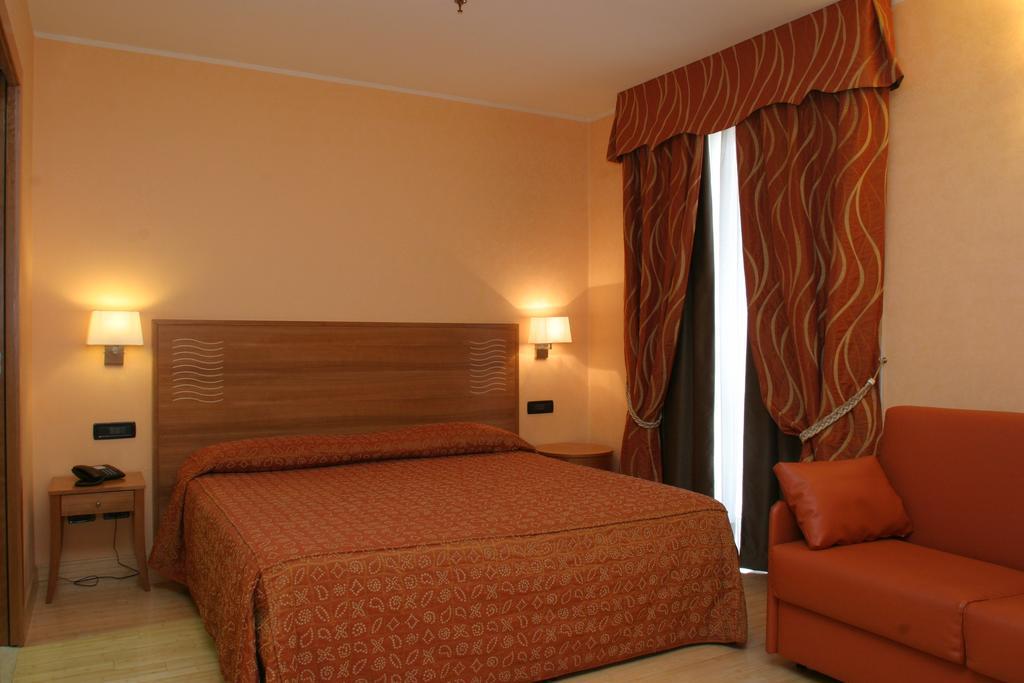 Hotel Continental Τορίνο Δωμάτιο φωτογραφία